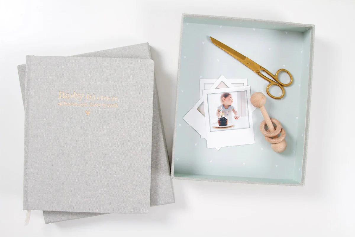 Baby Book, Mint